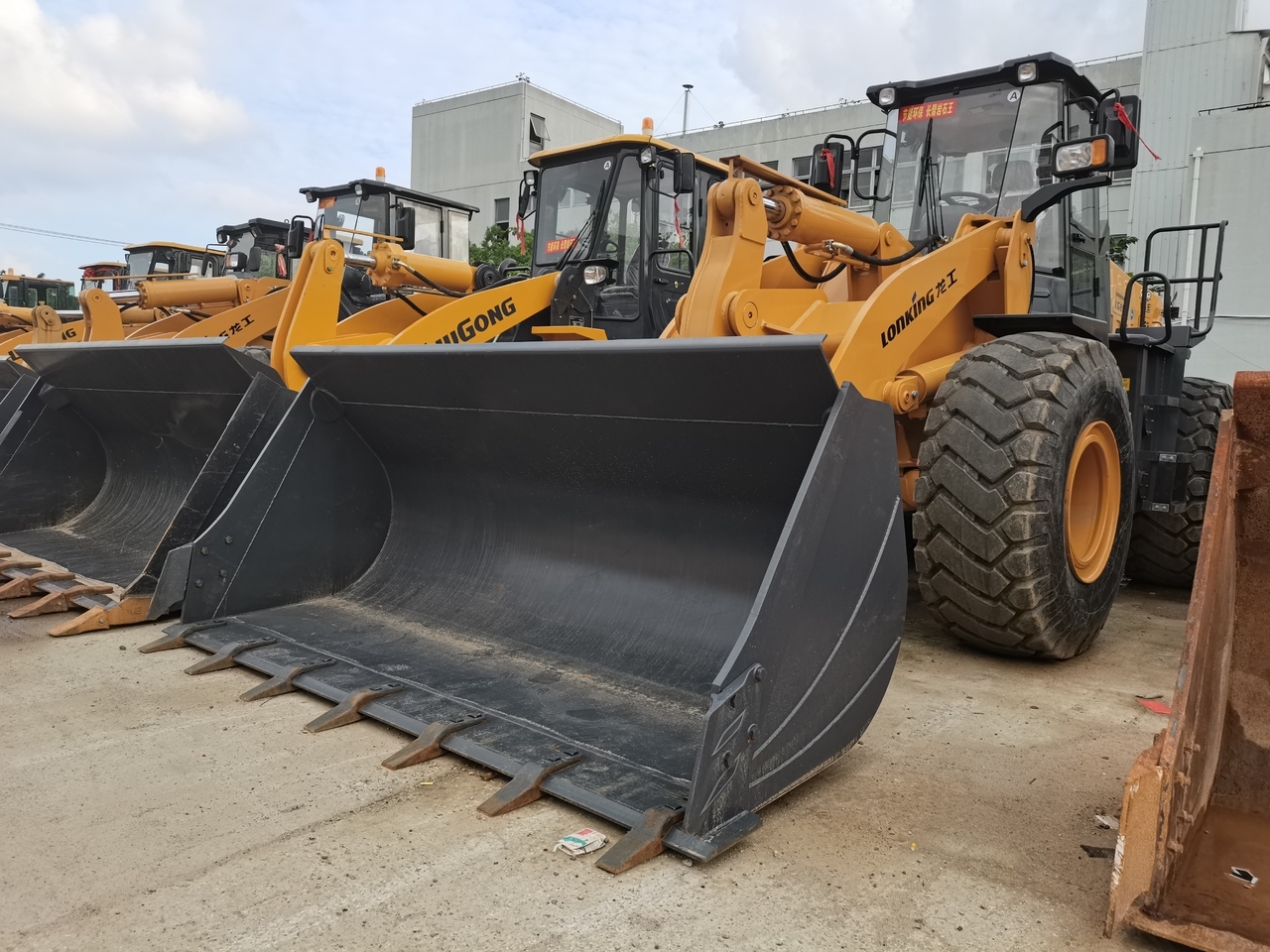 LONKING LG855N -wheel loader - Wheel loader: gambar 1 LONKING LG855N -wheel loader - Wheel loader: gambar 1