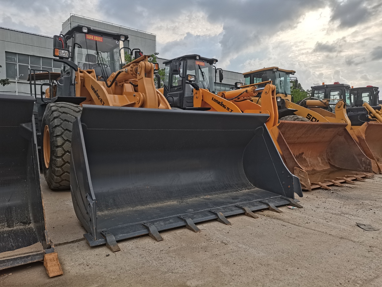 LONKING LG855N -wheel loader - Wheel loader: gambar 2 LONKING LG855N -wheel loader - Wheel loader: gambar 2