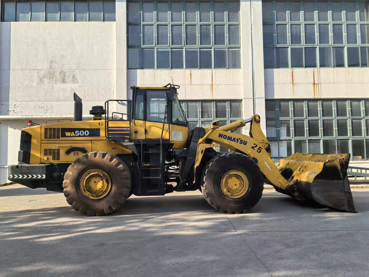 KOMATSU WA500-6 - Peralatan konstruksi: gambar 1 KOMATSU WA500-6 - Peralatan konstruksi: gambar 1