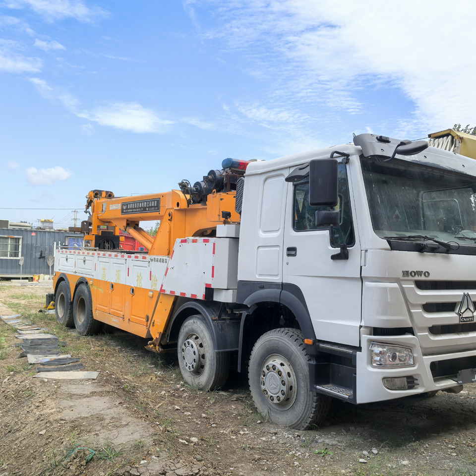 SINOTRUK Howo 8x4 - Truk derek: gambar 1 SINOTRUK Howo 8x4 - Truk derek: gambar 1