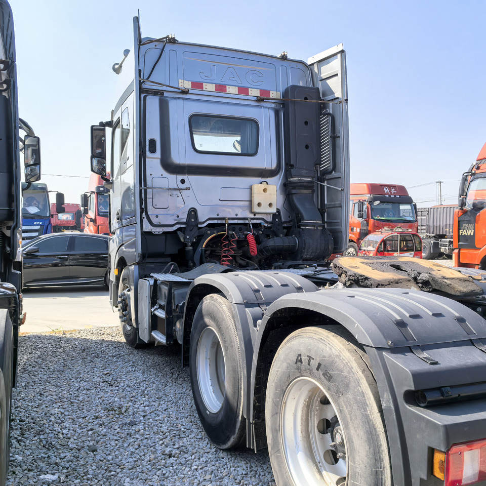 JAC 6x4 K7 - Tractor head: gambar 4 JAC 6x4 K7 - Tractor head: gambar 4