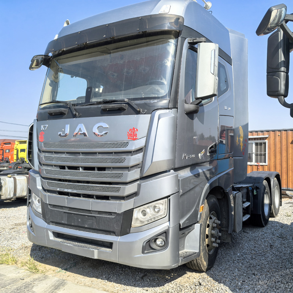 JAC 6x4 K7 - Tractor head: gambar 1 JAC 6x4 K7 - Tractor head: gambar 1