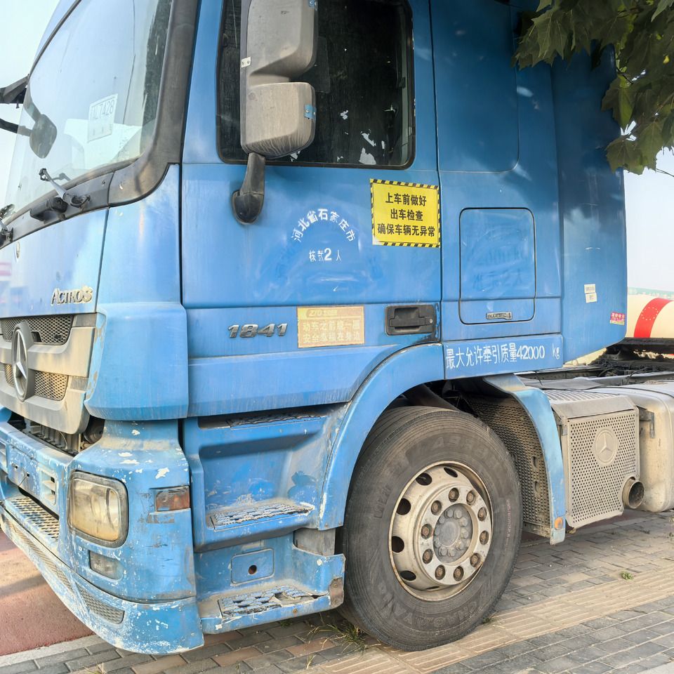 Mercedes-Benz 4x2-1841 - Tractor head: gambar 2 Mercedes-Benz 4x2-1841 - Tractor head: gambar 2
