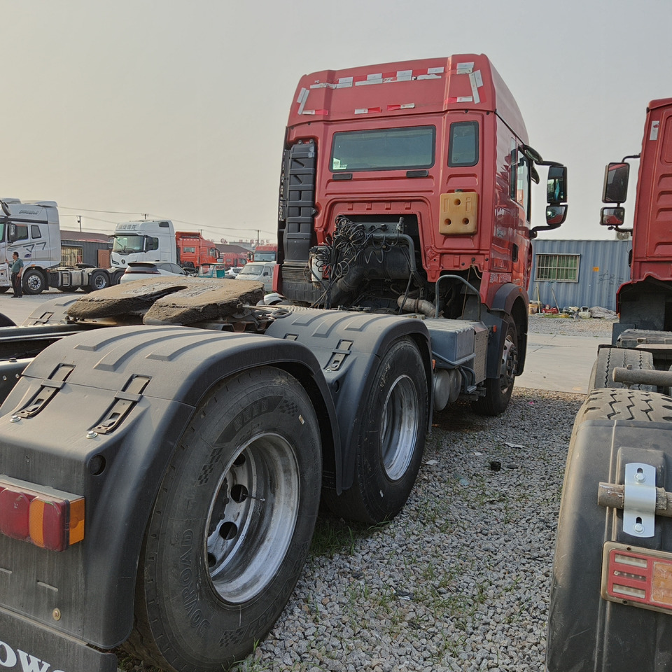Sinotruk Howo T7H 6x4 - Tractor head: gambar 3 Sinotruk Howo T7H 6x4 - Tractor head: gambar 3