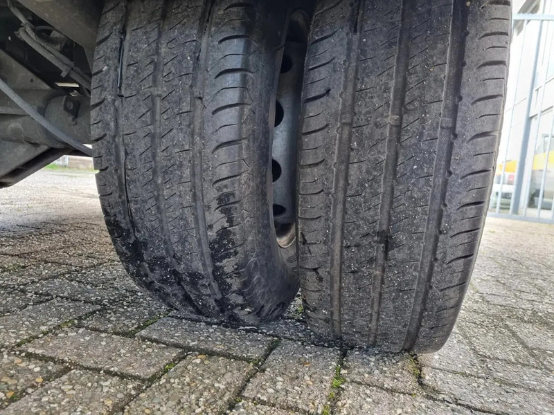 Van flatbed Iveco Daily 70C21 3.0D/ 204PS/ Radstand 475 cm/ Openlaadbak 4m: gambar 12 Van flatbed Iveco Daily 70C21 3.0D/ 204PS/ Radstand 475 cm/ Openlaadbak 4m: gambar 12