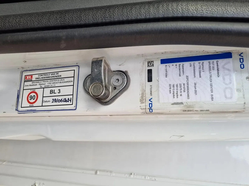 Van flatbed Iveco Daily 70C21 3.0D/ 204PS/ Radstand 475 cm/ Openlaadbak 4m: gambar 16 Van flatbed Iveco Daily 70C21 3.0D/ 204PS/ Radstand 475 cm/ Openlaadbak 4m: gambar 16