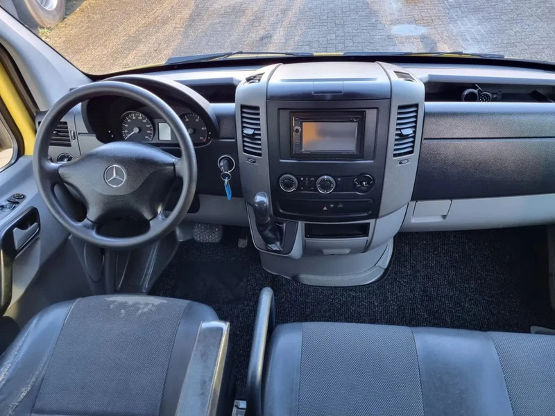 Interior photo 1: Van flatbed, Van kombi Mercedes-Benz Sprinter 313 CDI DC DoKa 433WB 7 ZITS E5/ Airco/ Navi Interior photo 1: Van flatbed, Van kombi Mercedes-Benz Sprinter 313 CDI DC DoKa 433WB 7 ZITS E5/ Airco/ Navi