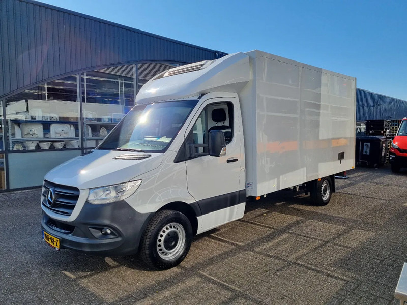 Mercedes-Benz Sprinter 316 CDI Kuhlkoffer Thermoking V300MAX Euro 6D 230V - Van berpendingin: gambar 4 Mercedes-Benz Sprinter 316 CDI Kuhlkoffer Thermoking V300MAX Euro 6D 230V - Van berpendingin: gambar 4