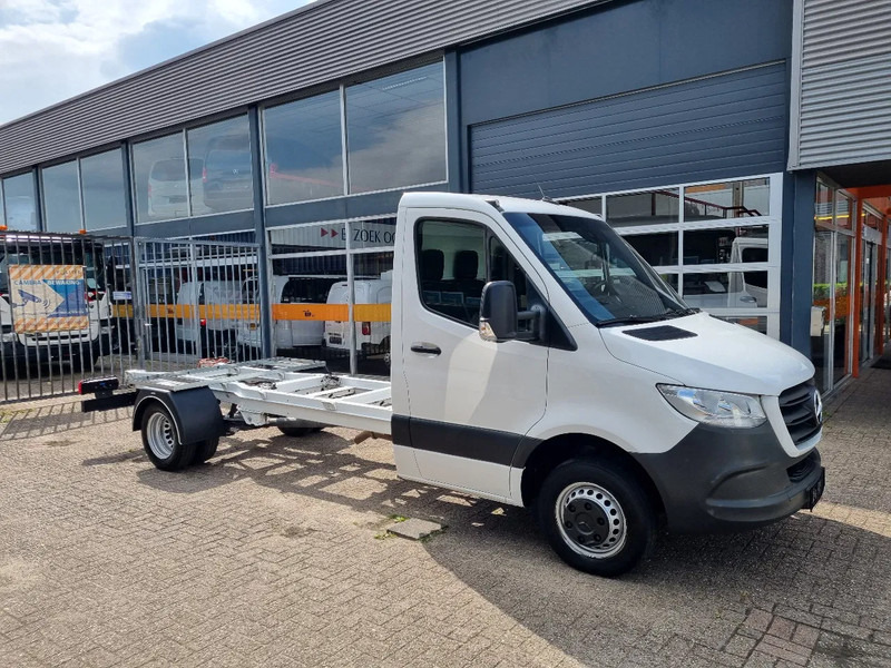 Mercedes-Benz Sprinter 516 CDI Chassis Cabine 4.33 WB GVW 3500 kg Euro 6 - Van flatbed: gambar 1 Mercedes-Benz Sprinter 516 CDI Chassis Cabine 4.33 WB GVW 3500 kg Euro 6 - Van flatbed: gambar 1