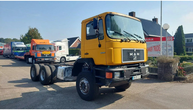 MAN 26.372 MANUAL ZF GEARBOX STEEL SUSPENSION 6X4 - Truk sasis: gambar 3 MAN 26.372 MANUAL ZF GEARBOX STEEL SUSPENSION 6X4 - Truk sasis: gambar 3