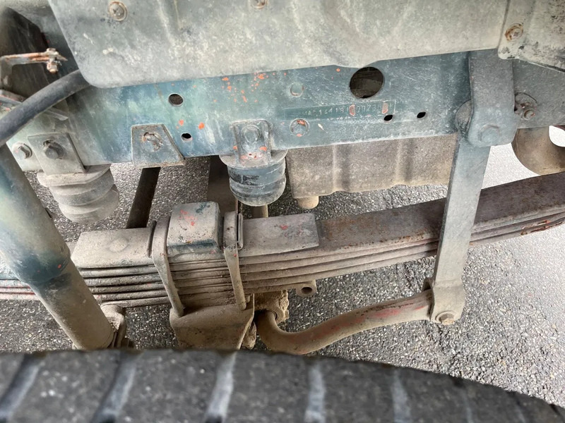 Truk pengaduk beton MAN 35.302 8x4 FULL STEEL SPRING MANUAL ZF GEARBOX !!! 6 CILINDER !!!: gambar 6