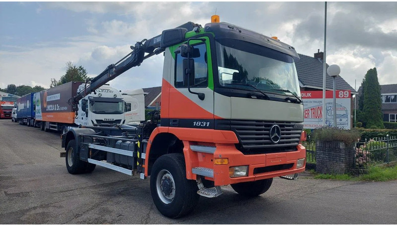Mercedes-Benz Actros 1831 1931 4X4 Crane Container system - Truk derek: gambar 5 Mercedes-Benz Actros 1831 1931 4X4 Crane Container system - Truk derek: gambar 5