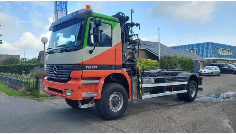 Mercedes-Benz Actros 1831 1931 4X4 Crane Container system - Truk derek: gambar 1 Mercedes-Benz Actros 1831 1931 4X4 Crane Container system - Truk derek: gambar 1