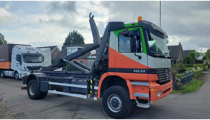 Mercedes-Benz Actros 1831 1931 4X4 Crane Container system - Truk derek: gambar 4 Mercedes-Benz Actros 1831 1931 4X4 Crane Container system - Truk derek: gambar 4