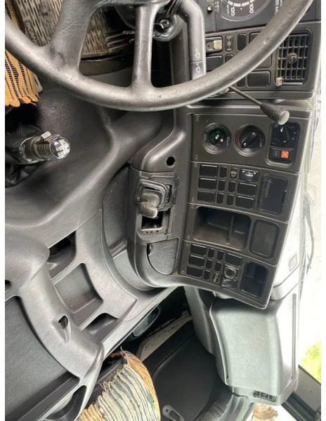 Truk dengan terpal samping Scania P94-220 MANUAL BOX MECHANIC FUEL PUMP: gambar 10