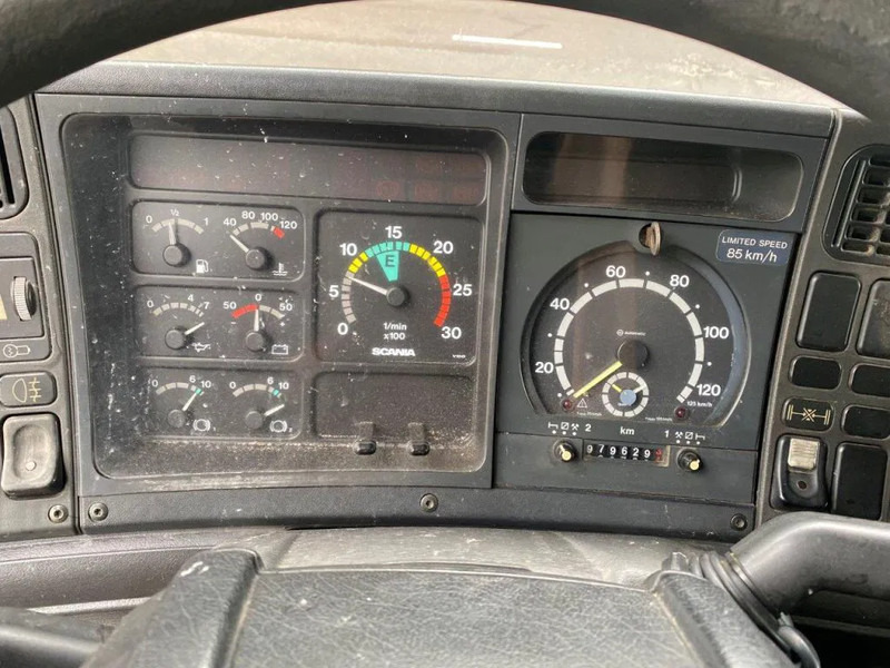 Truk dengan terpal samping Scania P94-220 MANUAL BOX MECHANIC FUEL PUMP: gambar 11