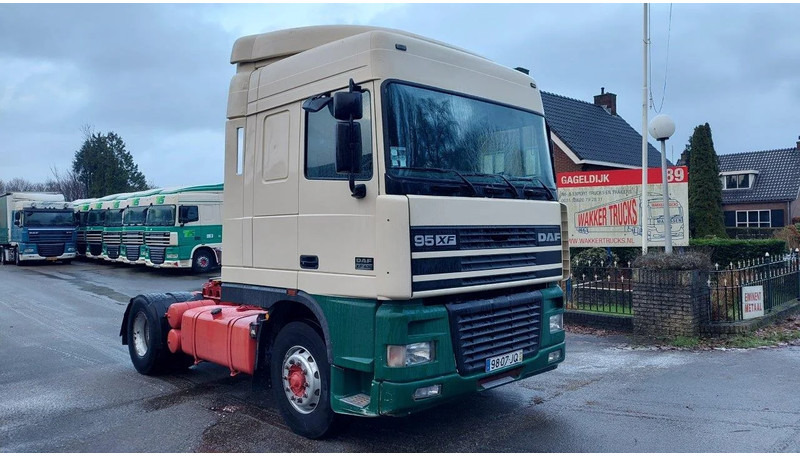 DAF XF 95.430 4x2 EURO 2 Manual Gearbox - Tractor head: gambar 2 DAF XF 95.430 4x2 EURO 2 Manual Gearbox - Tractor head: gambar 2