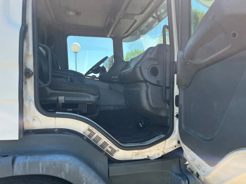 Scania P94-300 94 MANUAL GEARBOX AIRCO RETARDER 10-2004 - Tractor head: gambar 5 Scania P94-300 94 MANUAL GEARBOX AIRCO RETARDER 10-2004 - Tractor head: gambar 5