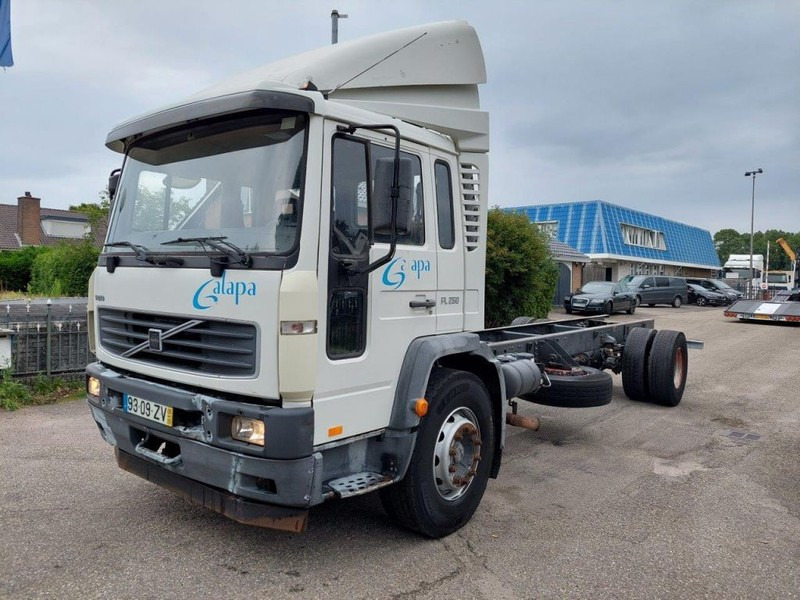 Volvo FL 250 MANUAL STEEL SUSPENSION - Truk sasis: gambar 1 Volvo FL 250 MANUAL STEEL SUSPENSION - Truk sasis: gambar 1