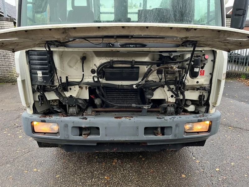 Volvo FL 611 FL6 11 4x2 with TANK, possible to remove the tank - Truk tangki: gambar 3 Volvo FL 611 FL6 11 4x2 with TANK, possible to remove the tank - Truk tangki: gambar 3