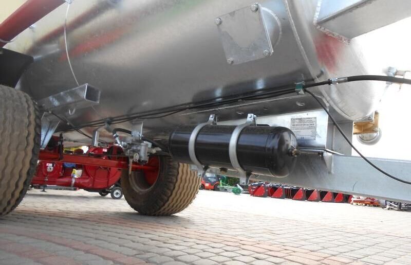 POMOT Single-axial tanker truck/ Beczkowóz wóz asenizacyjny 5000 l - Kapal tanker bubur: gambar 5 POMOT Single-axial tanker truck/ Beczkowóz wóz asenizacyjny 5000 l - Kapal tanker bubur: gambar 5