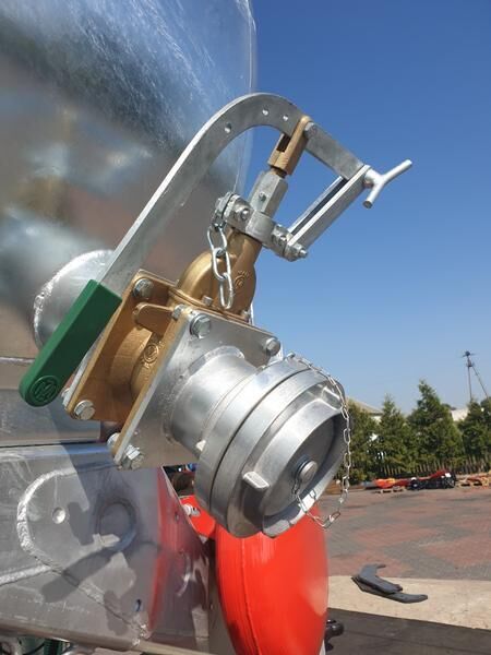 POMOT Single-axial tanker truck/ Beczkowóz wóz asenizacyjny 8000 l - Kapal tanker bubur: gambar 3 POMOT Single-axial tanker truck/ Beczkowóz wóz asenizacyjny 8000 l - Kapal tanker bubur: gambar 3