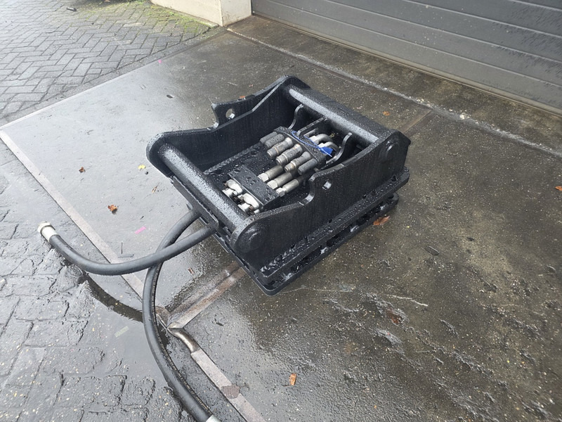 Kopplaat steelwrist oq80 oilquick 80 - Skrup cepat untuk Peralatan konstruksi: gambar 2 Kopplaat steelwrist oq80 oilquick 80 - Skrup cepat untuk Peralatan konstruksi: gambar 2