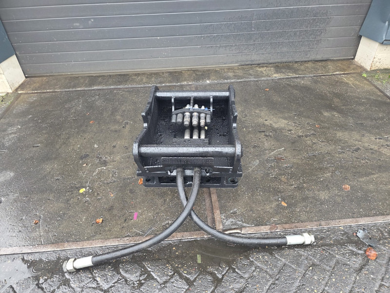 Kopplaat steelwrist oq80 oilquick 80 - Skrup cepat untuk Peralatan konstruksi: gambar 1 Kopplaat steelwrist oq80 oilquick 80 - Skrup cepat untuk Peralatan konstruksi: gambar 1