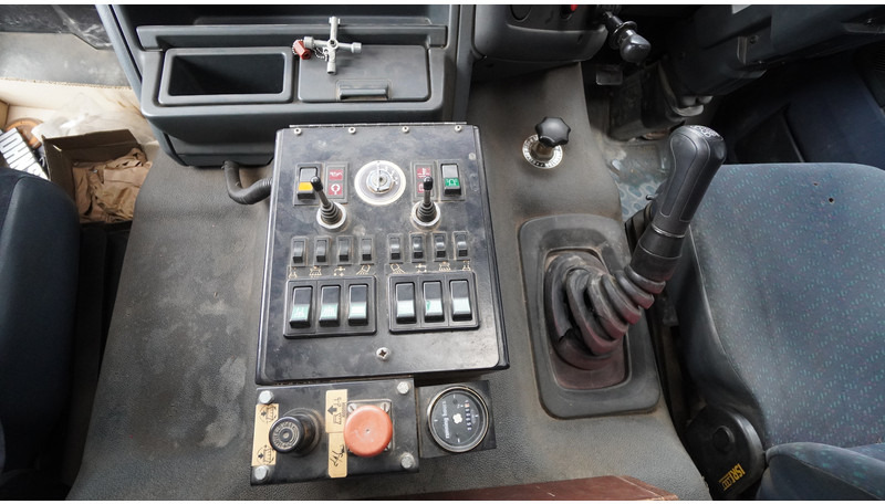 DAF 65.180 ATI STREET SWEPER RH DRIVE MANUAL GARBOX 96.000KM - Penyapu jalan: gambar 5 DAF 65.180 ATI STREET SWEPER RH DRIVE MANUAL GARBOX 96.000KM - Penyapu jalan: gambar 5