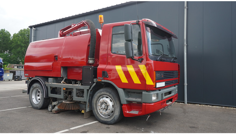 DAF 65.180 ATI STREET SWEPER RH DRIVE MANUAL GARBOX 96.000KM - Penyapu jalan: gambar 4 DAF 65.180 ATI STREET SWEPER RH DRIVE MANUAL GARBOX 96.000KM - Penyapu jalan: gambar 4