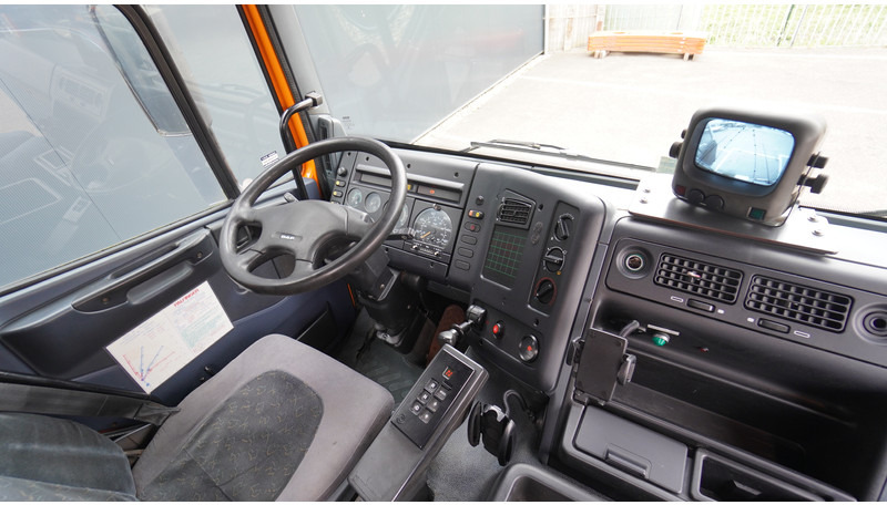 DAF CF 65.210 HOOKARM SYSTEM WITH PALFINGER PK 9501 CRANE - Truk derek: gambar 5 DAF CF 65.210 HOOKARM SYSTEM WITH PALFINGER PK 9501 CRANE - Truk derek: gambar 5