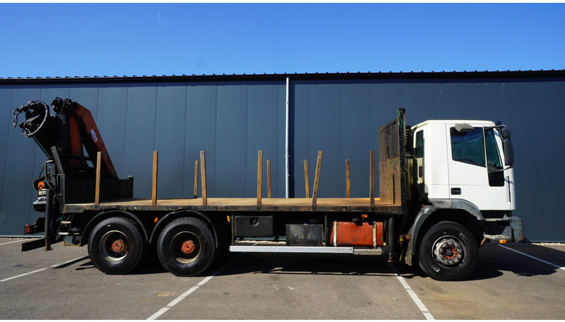 Iveco EUROTRAKKER CURSOR 350 6X4 FLATBED WITH PALFINGER PK 20002 CRANE - Truk derek: gambar 4 Iveco EUROTRAKKER CURSOR 350 6X4 FLATBED WITH PALFINGER PK 20002 CRANE - Truk derek: gambar 4