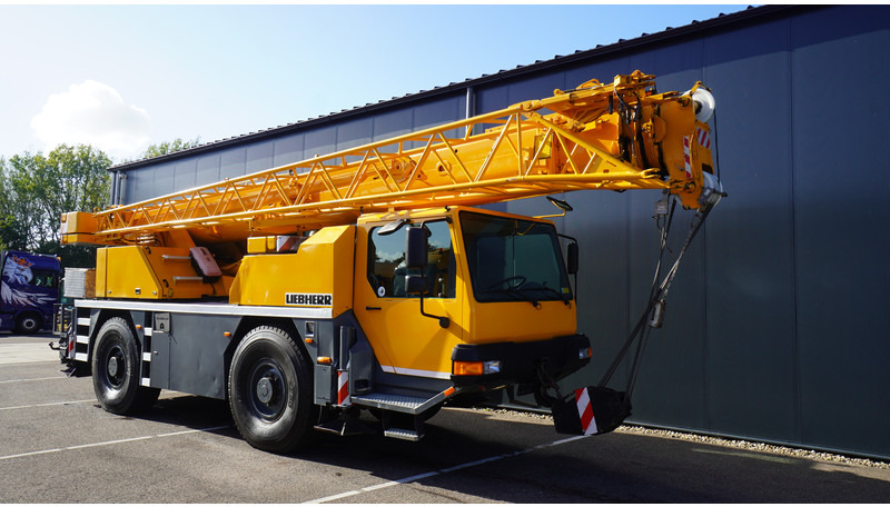 Liebherr LTM 1030-2.1 WITH JIB - Truk derek: gambar 3 Liebherr LTM 1030-2.1 WITH JIB - Truk derek: gambar 3