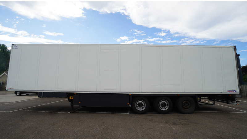 Schmitz Cargobull 3 AXLE FRIGO TRAILER - Semi-trailer berpendingin: gambar 1 Schmitz Cargobull 3 AXLE FRIGO TRAILER - Semi-trailer berpendingin: gambar 1