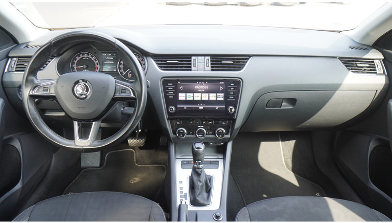 Škoda Octavia COMBI 1.6TDI DSG 85KW GREENTECH AMBITION BUSINESS - Bus mini, Van penumpang: gambar 5 Škoda Octavia COMBI 1.6TDI DSG 85KW GREENTECH AMBITION BUSINESS - Bus mini, Van penumpang: gambar 5