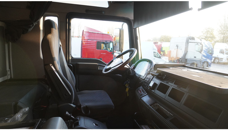 MAN TGA 41.530 8X4 160 TON'S RETARDER 283.000KM - Tractor head: gambar 5 MAN TGA 41.530 8X4 160 TON'S RETARDER 283.000KM - Tractor head: gambar 5