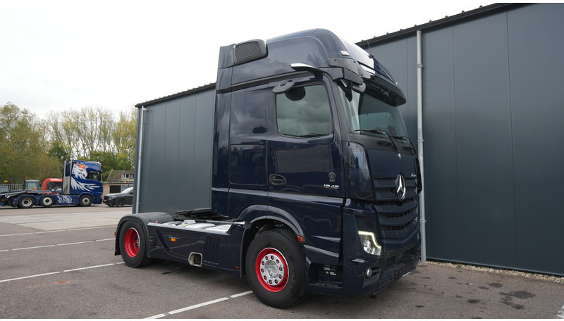 Mercedes-Benz ACTROS 1945 GIGASPACE 684.000KM - Tractor head: gambar 4 Mercedes-Benz ACTROS 1945 GIGASPACE 684.000KM - Tractor head: gambar 4