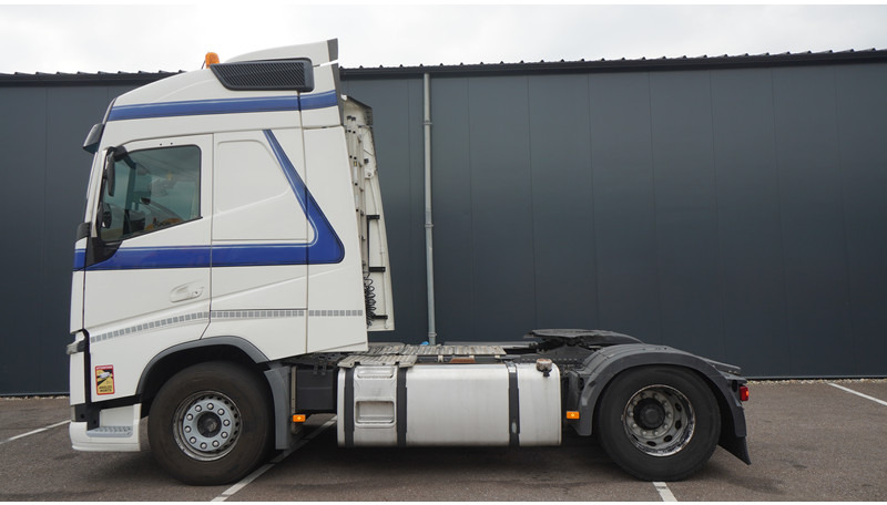 Volvo FH 420 ADR EURO 6 GLOBETROTTER - Tractor head: gambar 1 Volvo FH 420 ADR EURO 6 GLOBETROTTER - Tractor head: gambar 1