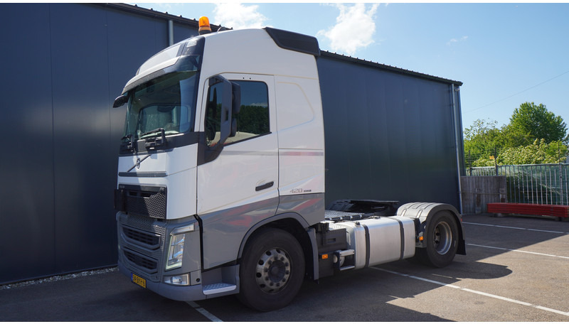 Volvo FH 420 ADR GLOBETROTTER EURO 6 864.000KM - Tractor head: gambar 3 Volvo FH 420 ADR GLOBETROTTER EURO 6 864.000KM - Tractor head: gambar 3