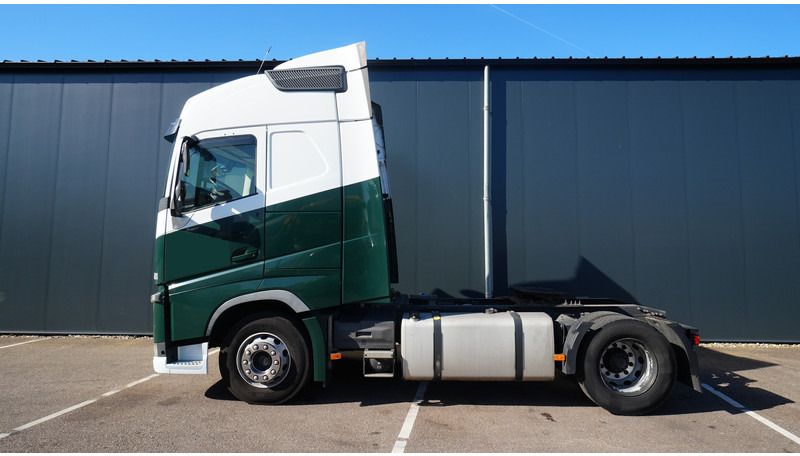 Volvo FH 420 tractor unit - Tractor head: gambar 1 Volvo FH 420 tractor unit - Tractor head: gambar 1