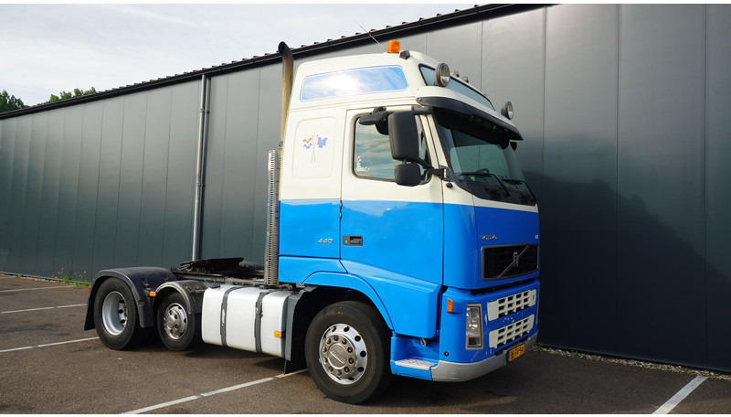Volvo FH 440 6X2 GLOBETROTTER EURO 3 - Tractor head: gambar 4 Volvo FH 440 6X2 GLOBETROTTER EURO 3 - Tractor head: gambar 4