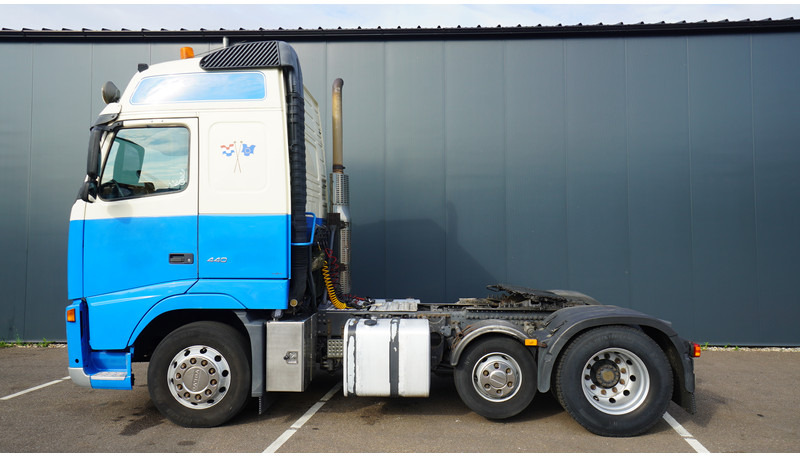 Volvo FH 440 6X2 GLOBETROTTER EURO 3 - Tractor head: gambar 1 Volvo FH 440 6X2 GLOBETROTTER EURO 3 - Tractor head: gambar 1