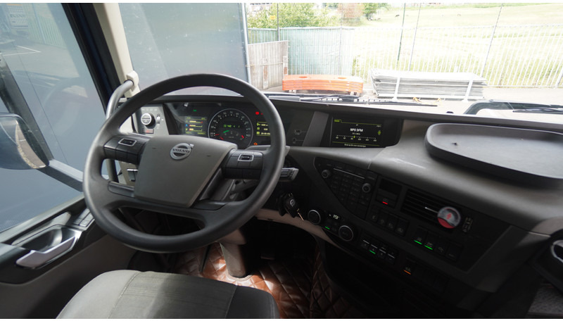 Volvo FH 460 EURO 6 GLOBETROTTER 770.000KM - Tractor head: gambar 5 Volvo FH 460 EURO 6 GLOBETROTTER 770.000KM - Tractor head: gambar 5