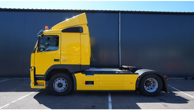 Volvo FM 330 tractor unit - Tractor head: gambar 1 Volvo FM 330 tractor unit - Tractor head: gambar 1