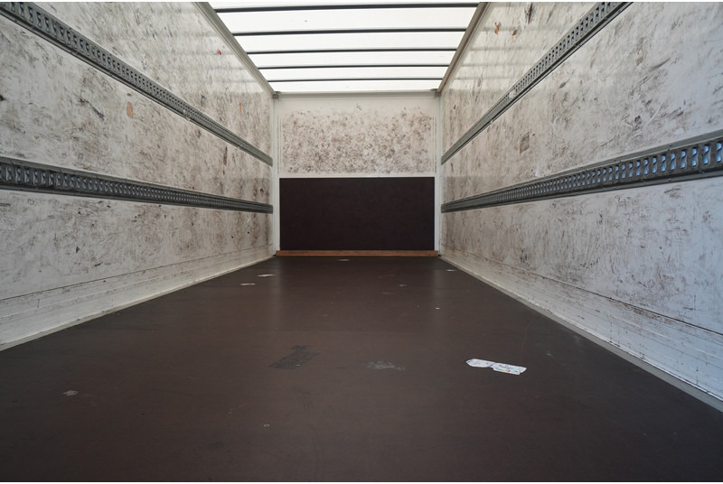 Volvo FL 210 CLOSED BOX 665.200KM - Truk box: gambar 5 Volvo FL 210 CLOSED BOX 665.200KM - Truk box: gambar 5