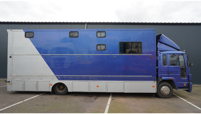 Volvo FL 6-9 HORSE TRANSPORT 341.000KM MANUAL GEARBOX - Truk pengangkut kuda: gambar 2 Volvo FL 6-9 HORSE TRANSPORT 341.000KM MANUAL GEARBOX - Truk pengangkut kuda: gambar 2