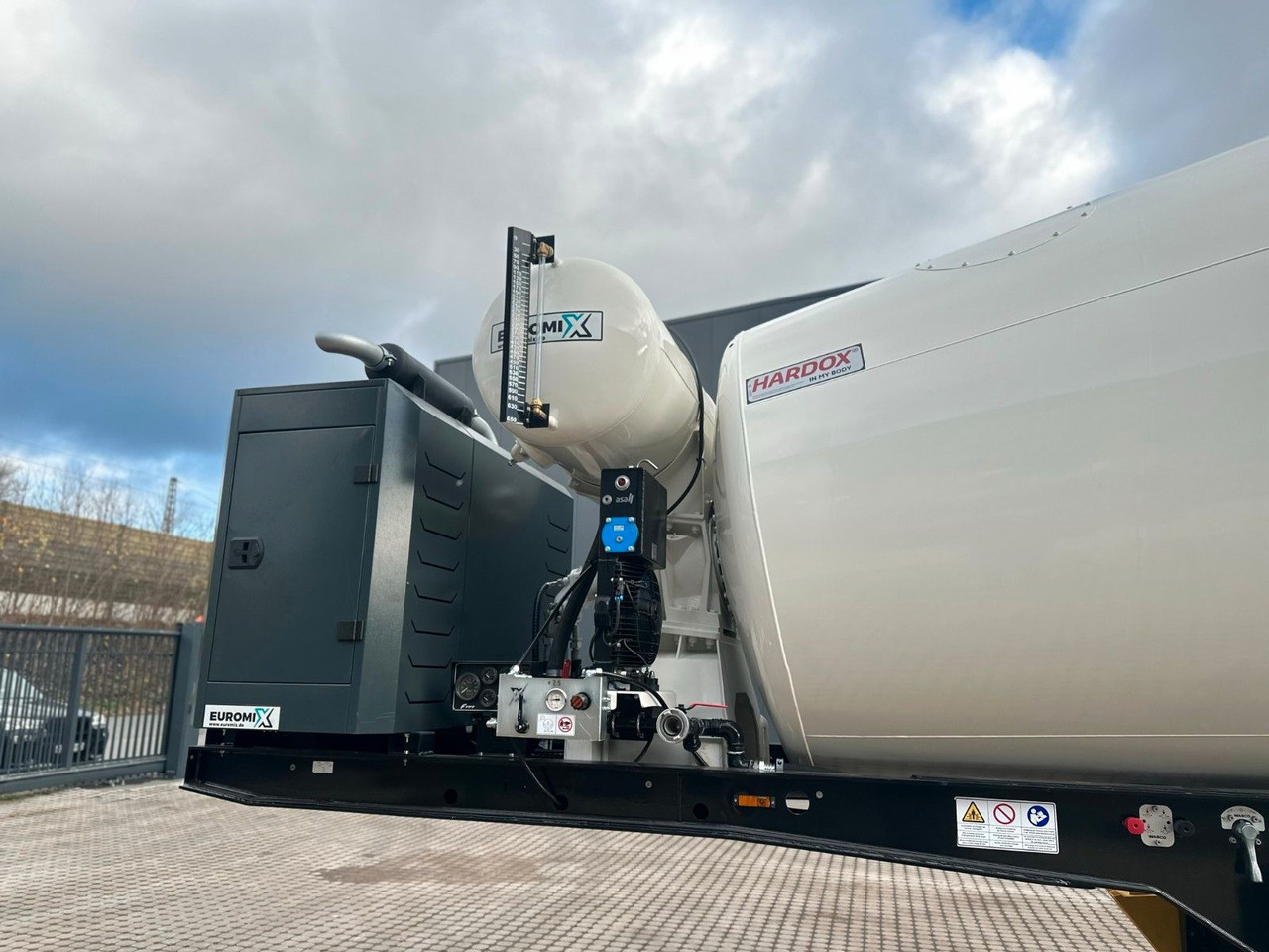 Truk pengaduk beton EUROMIX MTP - 12m³ Betonmischer-Auflieger: gambar 10