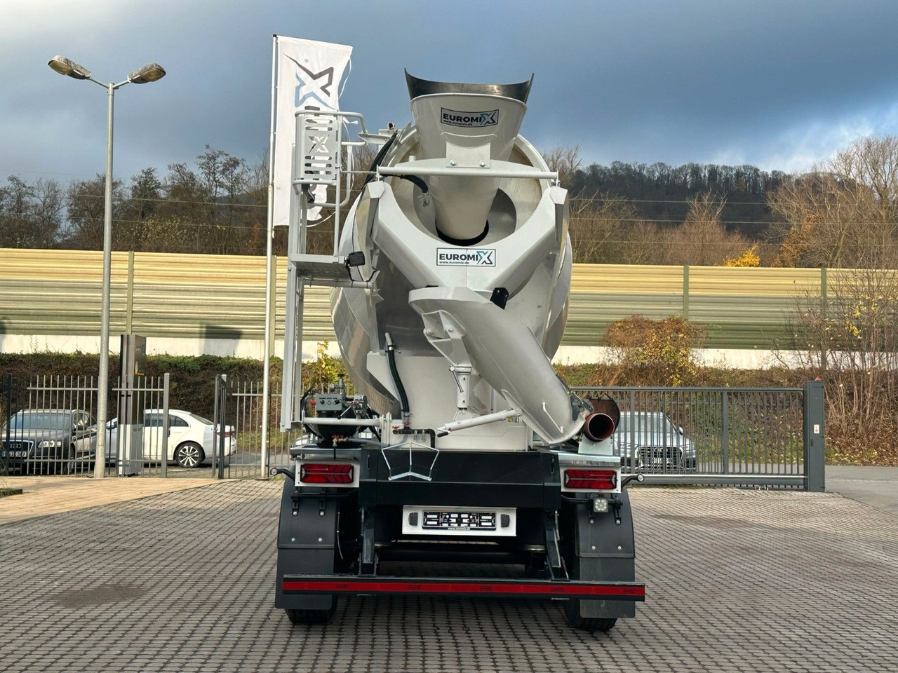 Truk pengaduk beton EUROMIX MTP - 12m³ Betonmischer-Auflieger: gambar 6