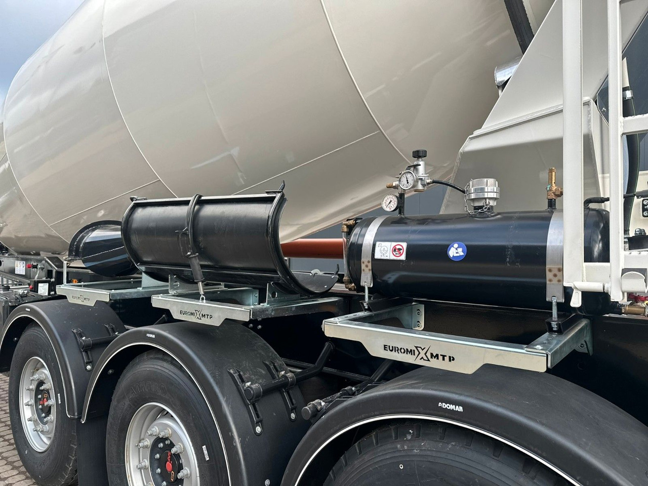 Truk pengaduk beton EUROMIX MTP - 12m³ Betonmischer-Auflieger: gambar 13
