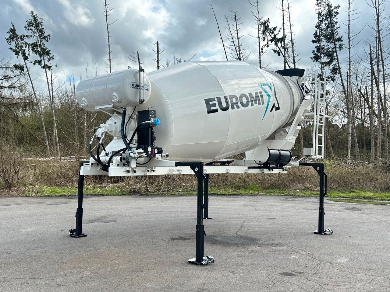 Iveco EuromixMTP Fahrmischer Aufbauten Iveco EuromixMTP Fahrmischer Aufbauten - Truk pengaduk beton: gambar 2 Iveco EuromixMTP Fahrmischer Aufbauten Iveco EuromixMTP Fahrmischer Aufbauten - Truk pengaduk beton: gambar 2